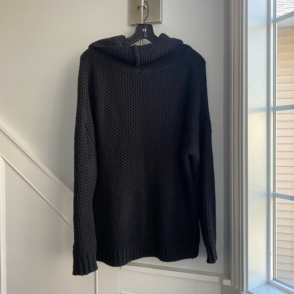 Bebe black chunky knit sweater
Size xs - Picture 3 of 3